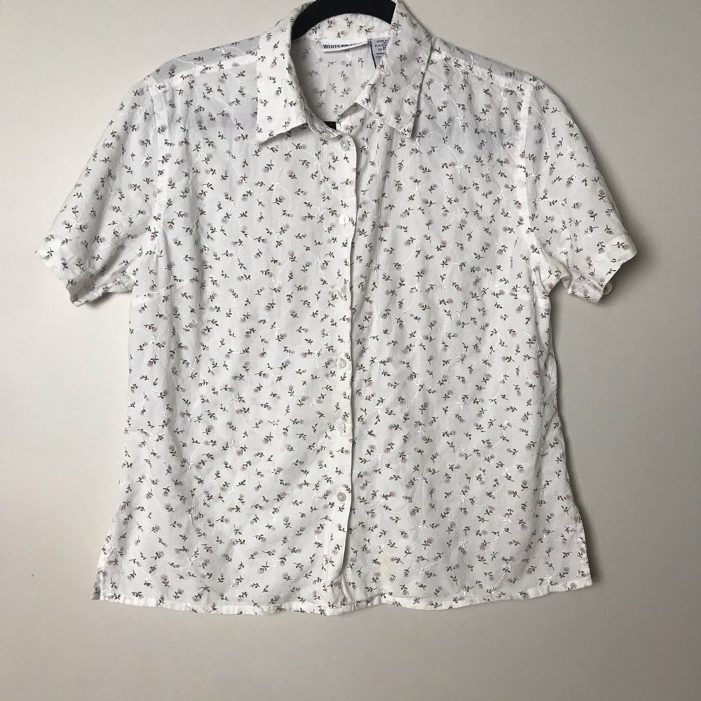 White-stag short sleeve button down blouse. Size Medium.